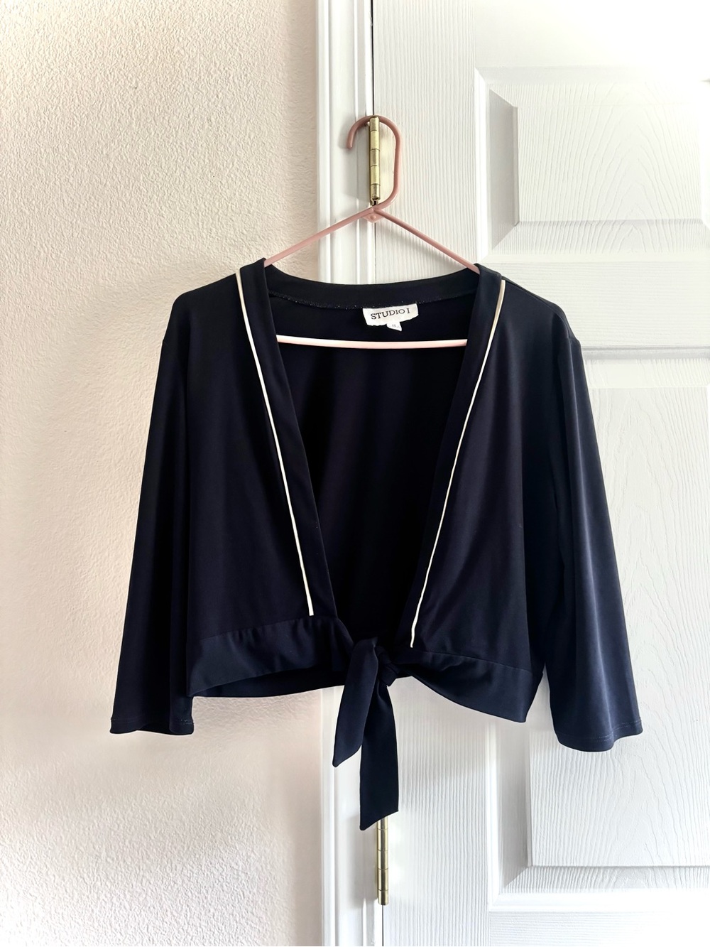 Vintage Studio 1 Navy Cropped Open Tie-Front Wrap Top w/ Three Quarter Sleeves M